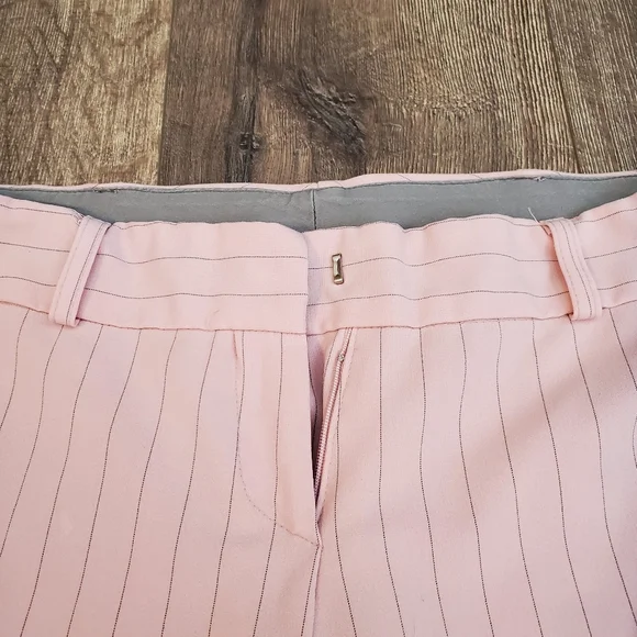 Pink pinstripe capris - Picture 3 of 8